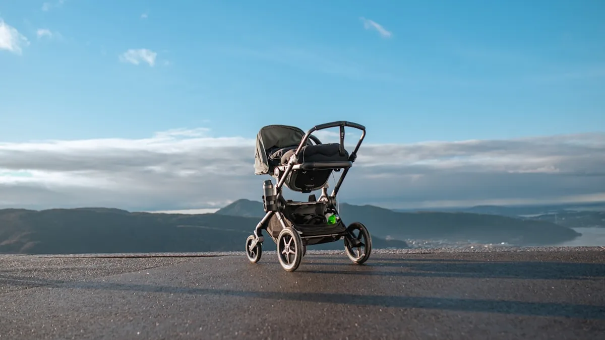 Acheter d'occasion pour bébé : ce qui vaut le coup et ce qui non
